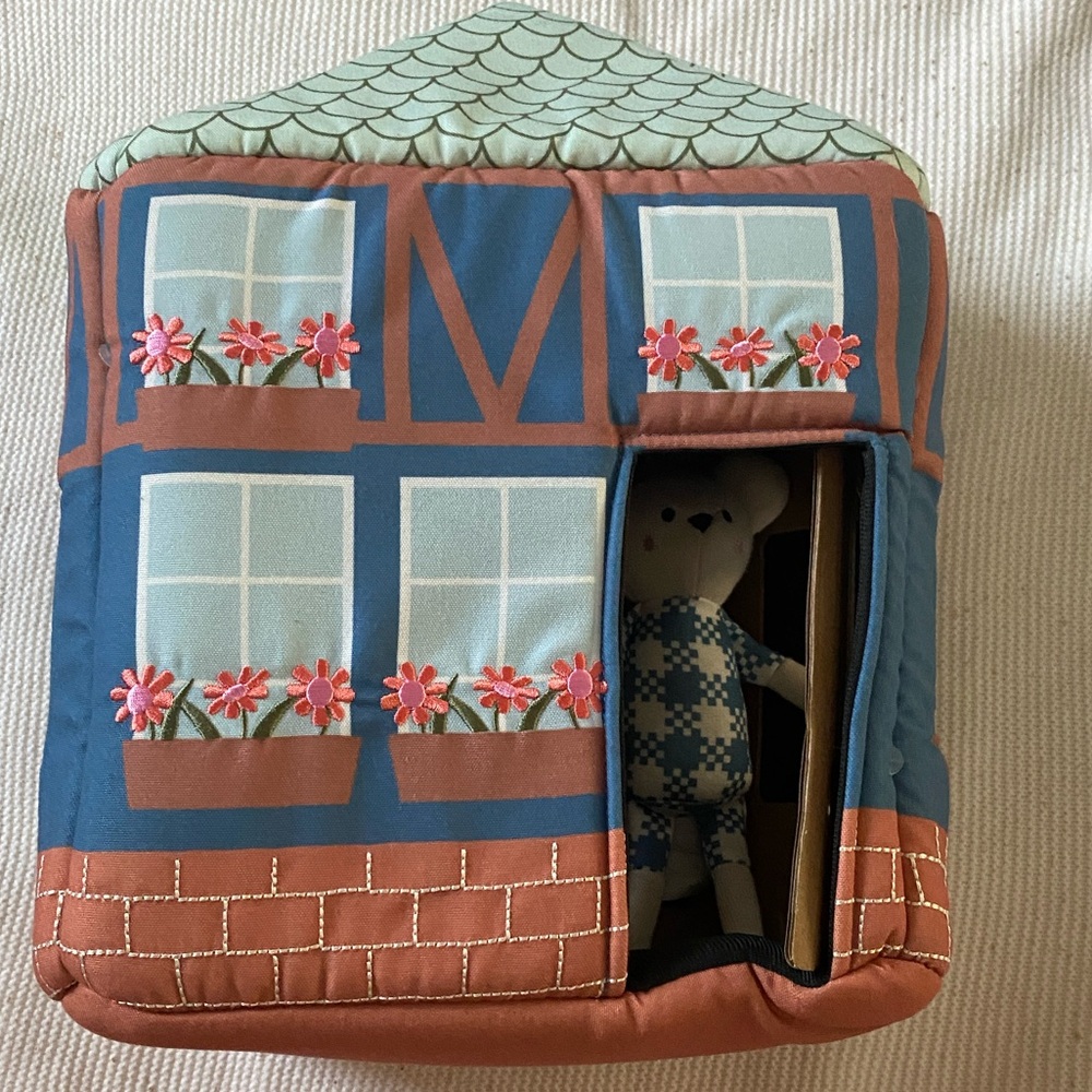 Pillowfort house toy